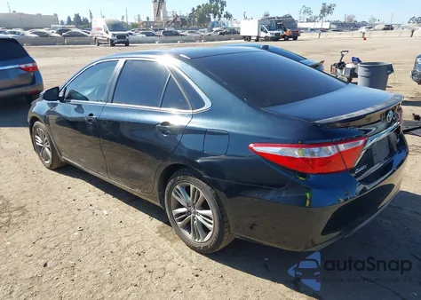 2015 Toyota Camry Se z USA, uszkodzony, nr VIN 4T1BF1FK1FU062543